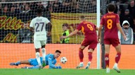 Video | Berke Ozer, el arquero que atajó el mismo penalti tres veces en la Europa League