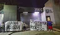 “UNAM asesina”: Aficionados de Cruz Azul protestan en la FGJ por muerte de Rodrigo Mondragón