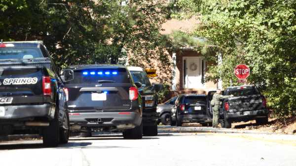 Suspect in custody after standoff in Sandy Springs