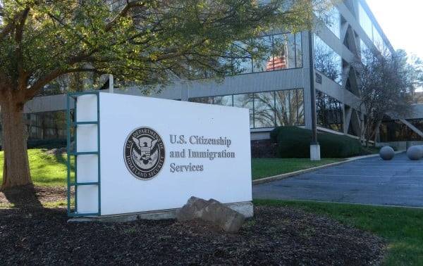 Trámites migratorios en EU deberán pagarse solo en línea a partir de hoy