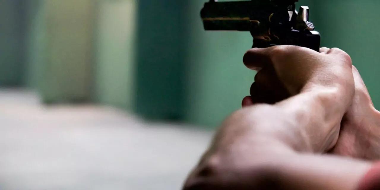 Delincuentes armados siembran terror en Plaza Oaxaca: roban 60 mil pesos y arma oficial