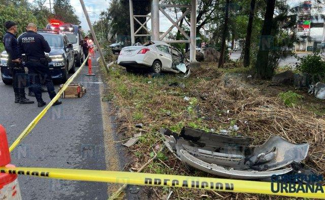 Vehículo se impacta contra estructura metálica del libramiento y hombre pierde la vida en Tepic
