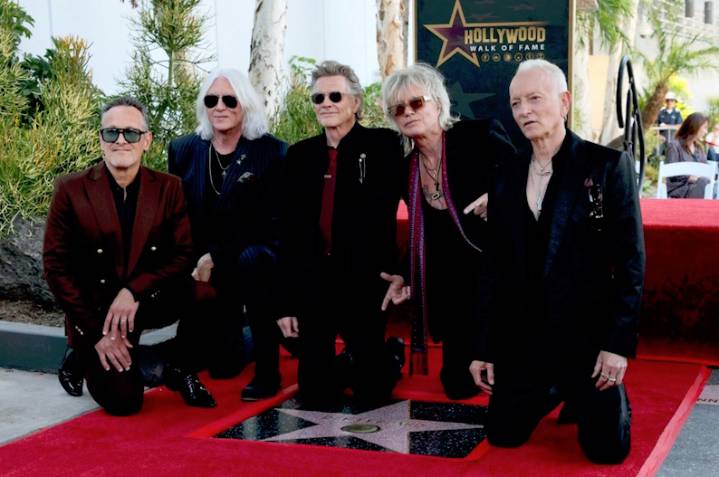 Def Leppard recibe su estrella en el Paseo de la Fama de Hollywood junto a Jon Bon Jovi