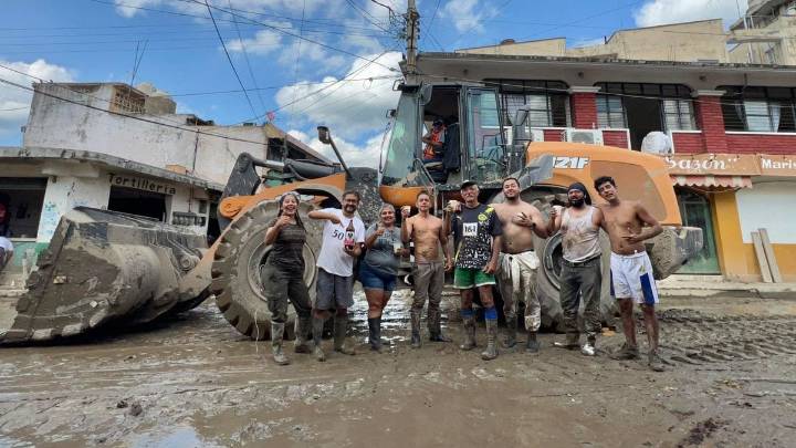 Jóvenes saltillenses tienden la mano a veracruzanos; responden llamada de ayuda
