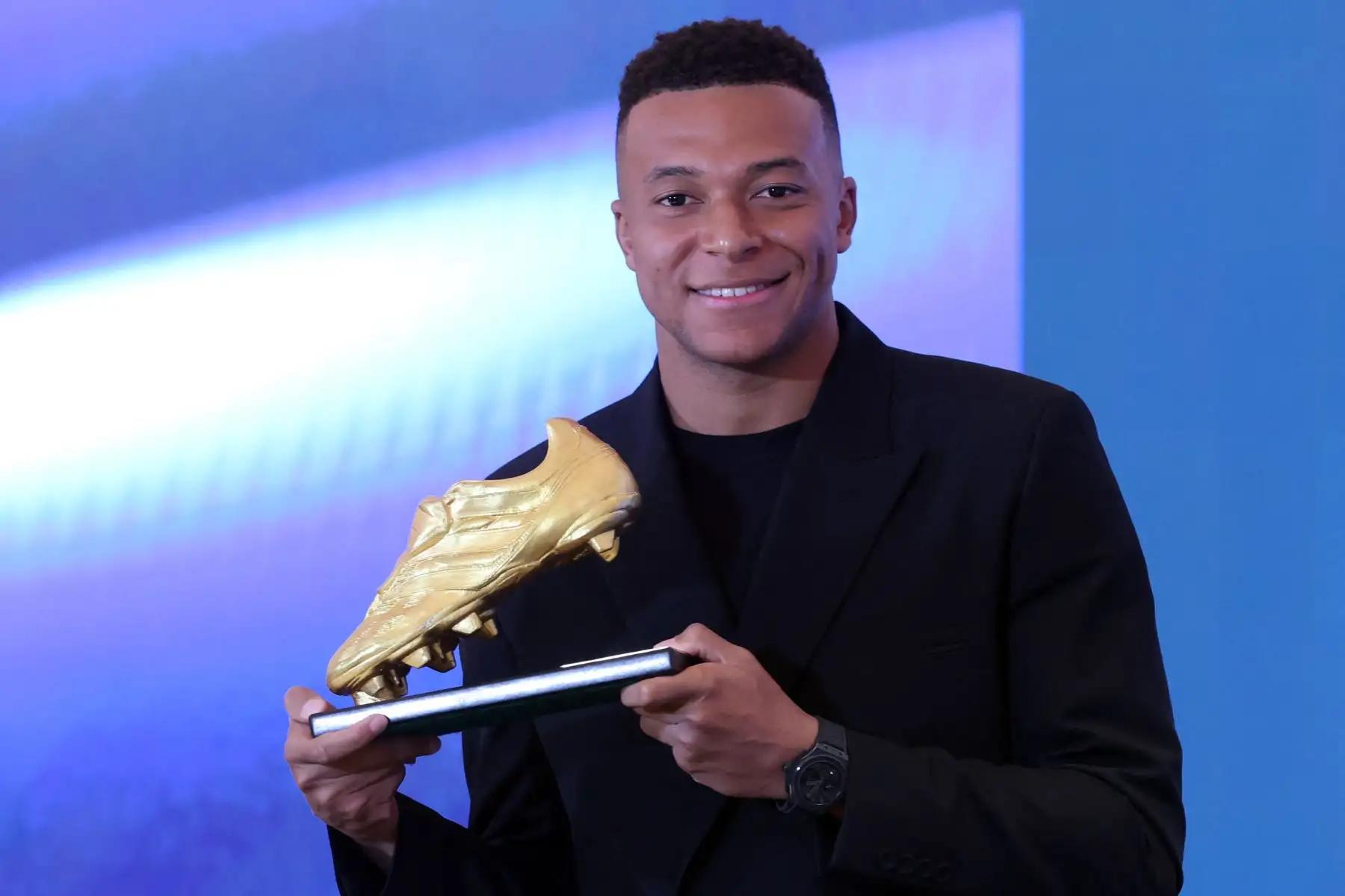 Mbappé recibe la Bota de Oro: "Es imposible ganar este premio sin el equipo"