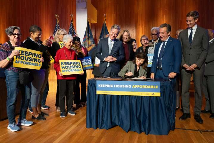 Residentes de viviendas asequibles de NYC pagarán menos taxes