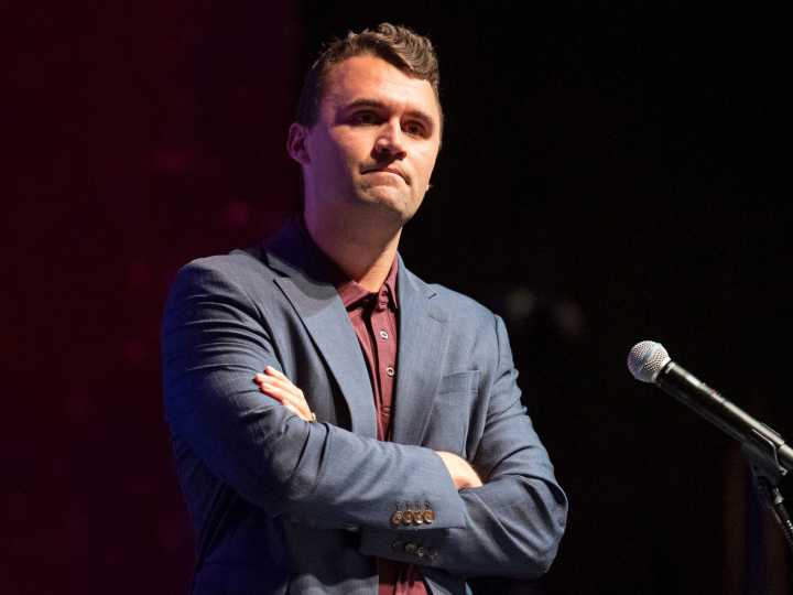 El momento viral que dejó sin palabras a Charlie Kirk en pleno evento público