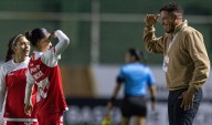 Santa Fe celebró por todo lo alto el partido 100 de Omar Ramírez