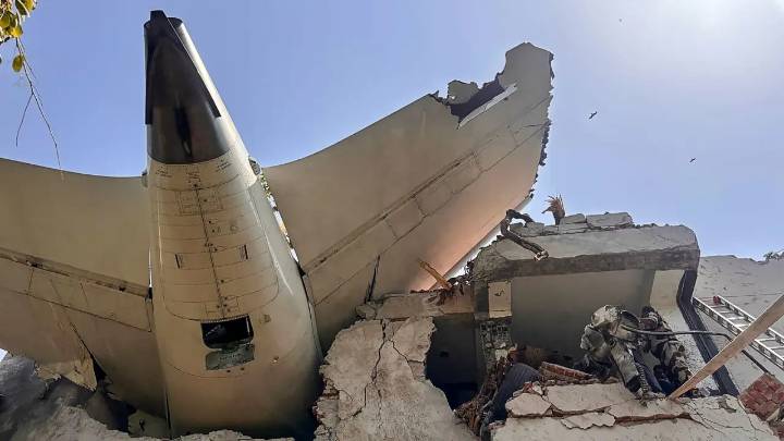 Pilots` grouping FIP demands grounding of AI`s Boeing 787s; seeks checks