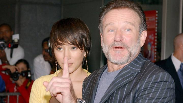 La hija de Robin Williams suplica que dejen de mandarle vídeos de su padre hechos por IA: «Creedme, no es lo que él habría querido»