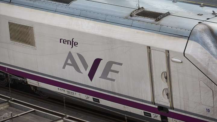 Cortada la línea de Alta Velocidad entre Madrid y Valladolid por el arrollamiento de una persona en la vía