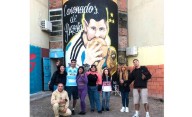 Messi tiene su mural en Las Mil Viviendas con la Copa del Mundo