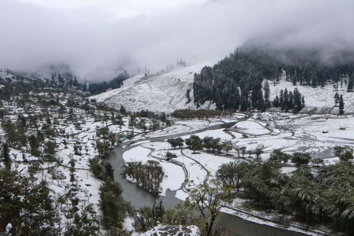 MeT Predicts Light Rain, Snowfall in Higher Reaches by Evening