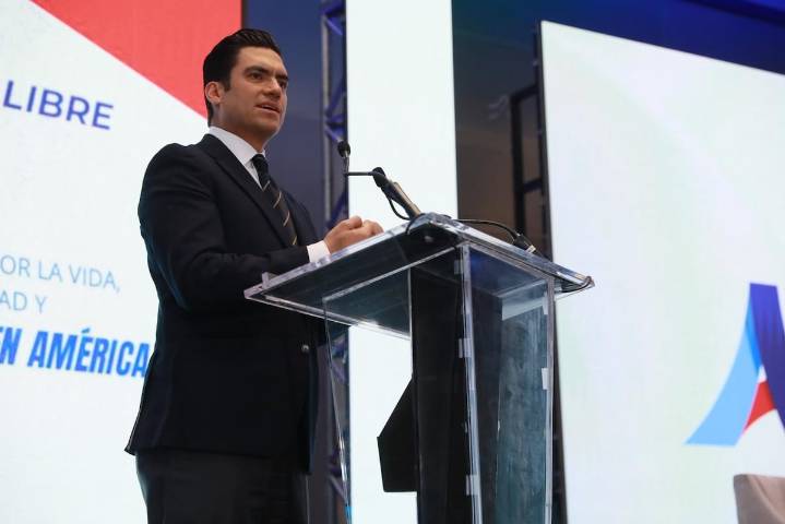 Anuncia PAN cascada de amparos contra reforma en la materia; acusa traición de Morena al pueblo