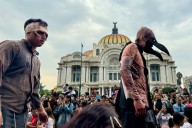 Zombis se apoderan de las calles del Centro Histórico; 120 mil disfrutan del desfile