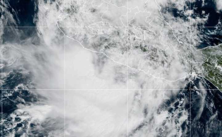 Tormenta tropical ‘Raymond’ provoca lluvias torrenciales en el Pacífico mexicano