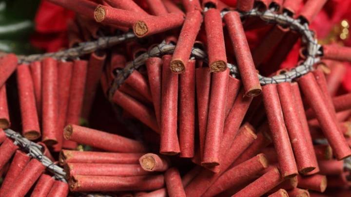 Diwali 2025: Never Use Turmeric Or Toothpaste On Cracker Burns, Warn Doctors