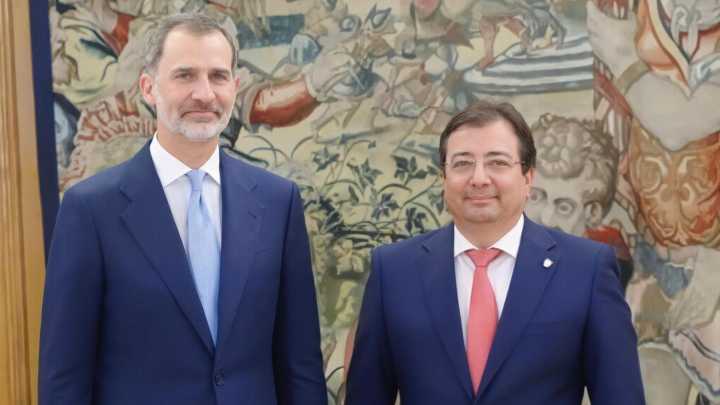 El Gobierno concede la Gran Cruz de Carlos III a Fernández Vara