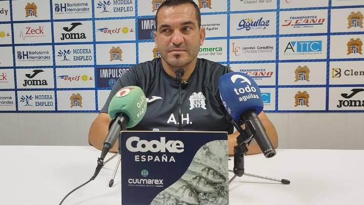 Adrián Hernández: "El encuentro ante el Atlético Malagueño es un partido trampa"