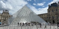 El Museo del Louvre en París permanece cerrado tras el robo de joyas de la colección de la corona francesa