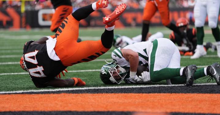 NFL picks: New York gets Davis more involved, wins 1st game