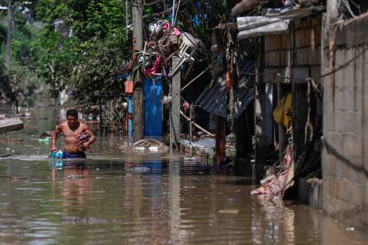 Sube a 72 la cifra de muertos por inundaciones en México