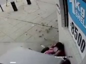 Se quedó sin frenos, subió a la vereda y atropelló a dos hermanitas que esperaban el colectivo