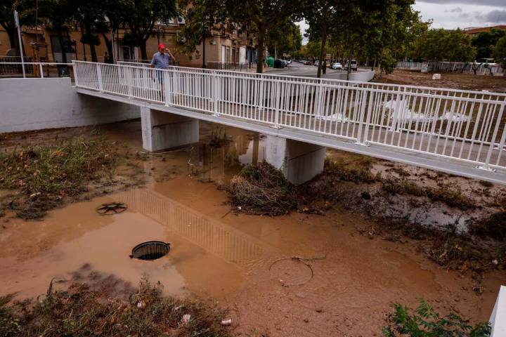 La Generalitat activa la alerta roja por lluvias en el litoral sur de Valencia y envía un mensaje ES