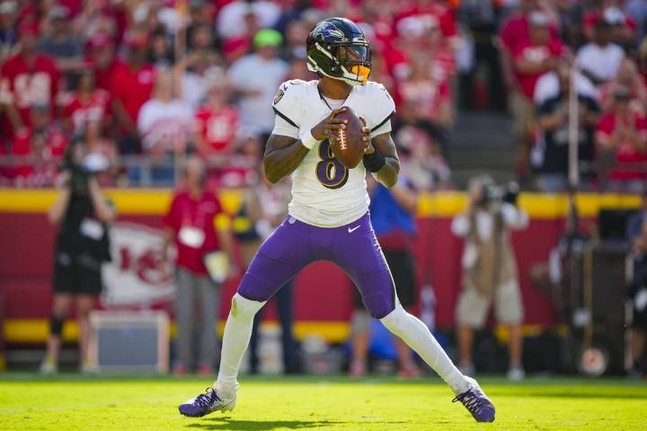 Deadspin | Desperate times for Dolphins, Ravens as QB Lamar Jackson expected back