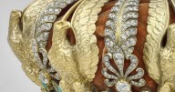 Más de 1300 diamantes y 56 esmeraldas: así es la corona imperial que los ladrones del Louvre se dejaron atrás