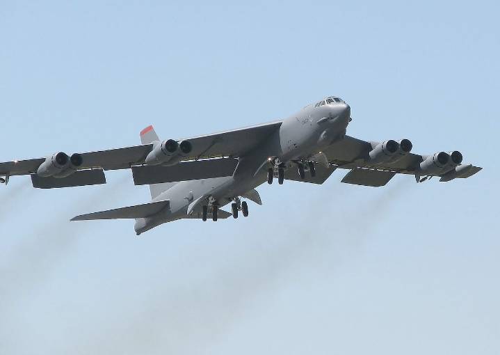 Tres bombarderos estadounidenses B-52 fueron avistados al norte del mar Caribe