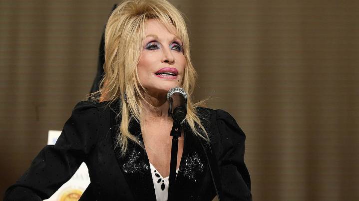 Dolly Parton’s sister clarifies ‘prayers’ request after health scare