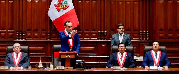 Jefe del Congreso asume la Presidencia en Perú tras la destitución de Dina Boluarte