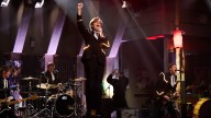 The Hives conquistan La Revuelta a base de humor y una doble descarga de rock: "Poneos cinturón y casco de seguridad"