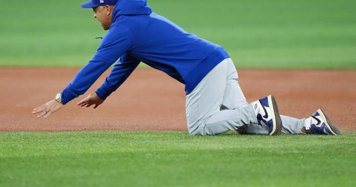 Dave Roberts vows to never sprint again after the Los Angeles manager face