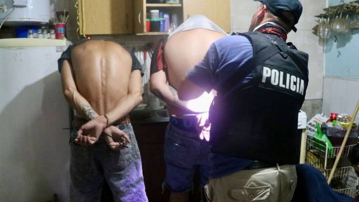 En un mes y medio, más de 100 allanamientos por microtráfico en el centro-norte de Santa Fe dejaron 121 detenidos