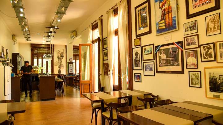 Desalojaron Un café con Perón: "Cuando gobierna la derecha todo es posible"