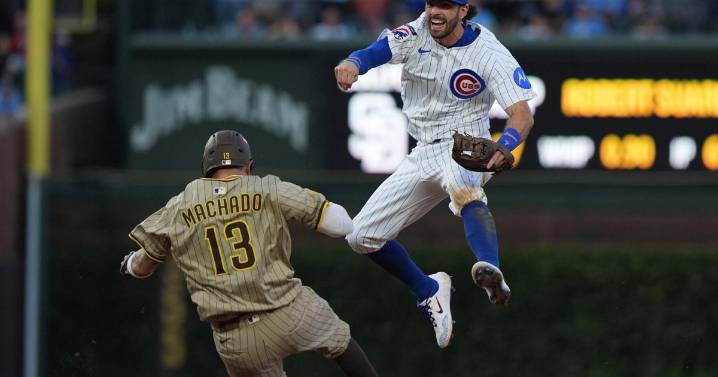 Dansby Swanson leads stellar defensive performance for Cubs in NL Wild Card Series