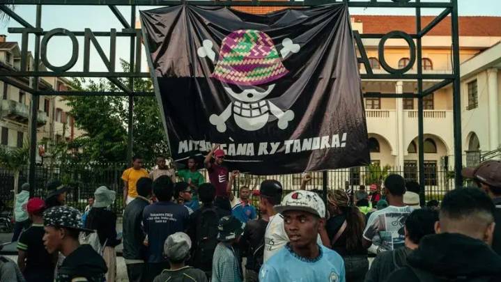 El presidente de Madagascar confirma que huyó a un "lugar seguro" para proteger su vida ante protestas de la Generación Z