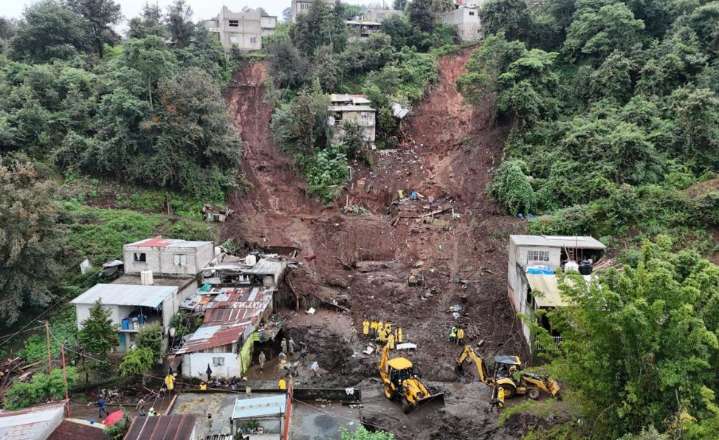 Gobierno de Puebla reconstruye más de 130 km de caminos dañados por lluvias en la Sierra Norte