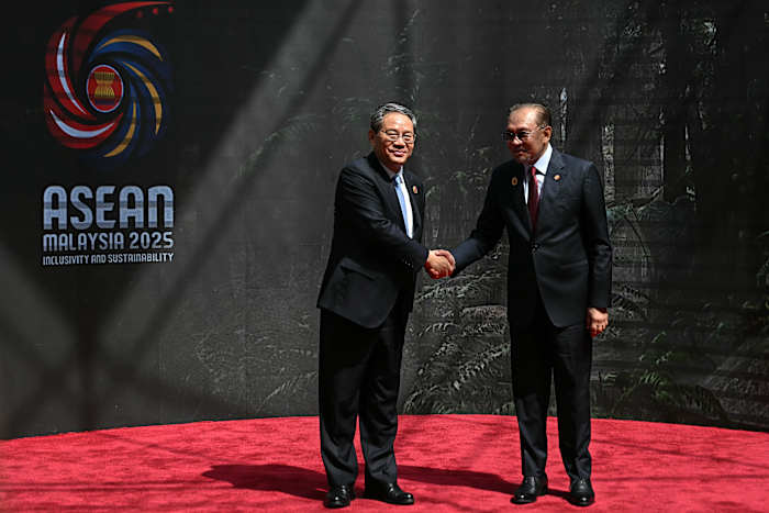 China and ASEAN sign expanded free trade pact