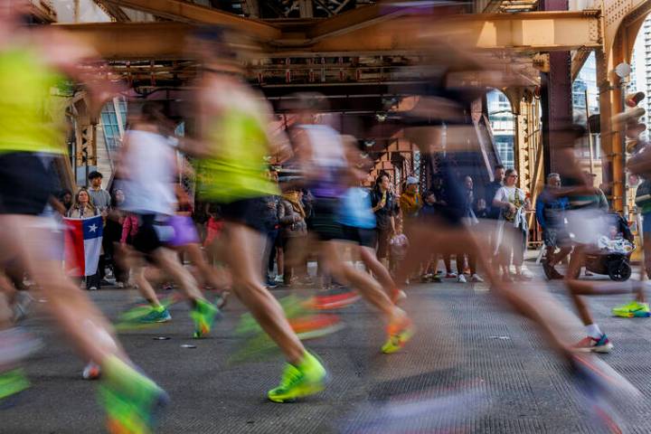 Federal activity has some Chicago Marathon runners taking extra precautions
