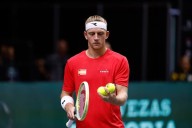 Davidovich avanza a octavos en Basilea tras imponerse a Sonego en dos sets