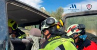 Rescatan a un hombre de 26 años herido tras el choque de un coche y un camión en Málaga