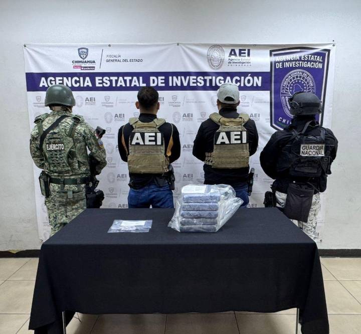 Aseguran más de 5 kilogramos de cocaína en vehículo abandonado en estacionamiento