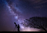 Científicos de Oxford y Google convierten la IA Gemini en un astrónomo "experto" con solo 15 imágenes de entrenamiento