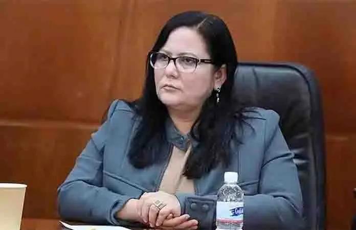 Prohibirían las cirugías estéticas en menores