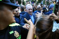 Absuelven a ex presidente de Colombia Álvaro Uribe de condena por delito de soborno