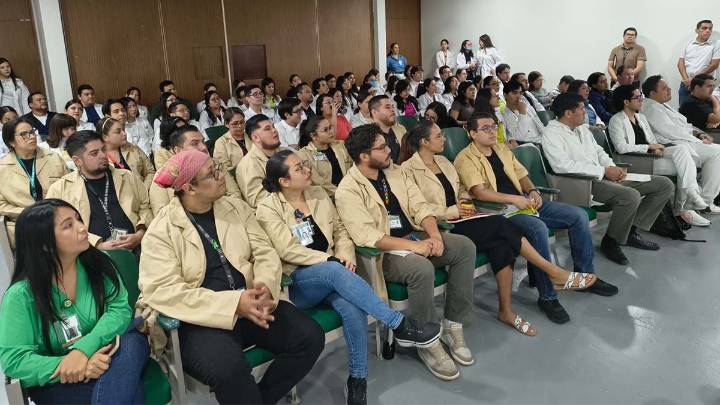 Forma IMSS Nayarit a 333 médicas y médicos residentes