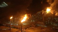 Imágenes muestran un incendio masivo en una refinería de California tras explosión